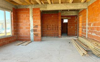 Casa la rosu  cu 4 camere de vanzare in Santandrei - Poză 11