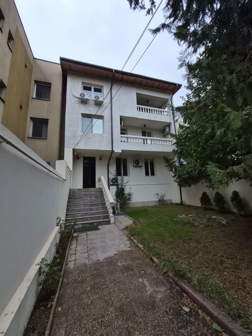 De vânzare Vilă individuala 11 camere curte proprie Parcul Carol - Poză 3