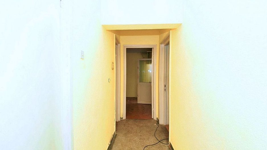 Vanzare apartament 3 camere, decomandat, etaj 2, Gavana - Poză 11