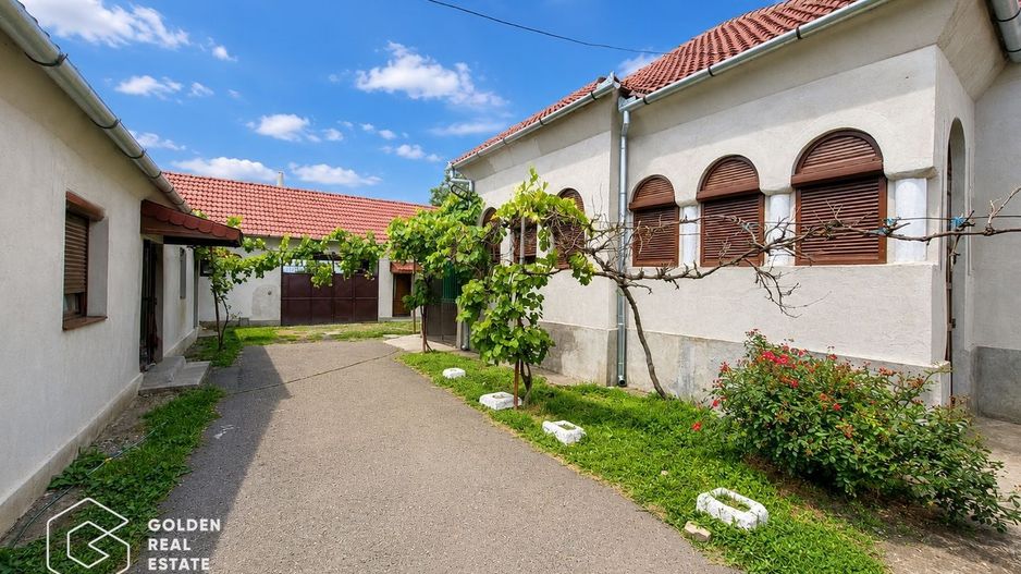Casa stil brancovenesc, 2 corpuri, localitatea Ususau - Poză 2