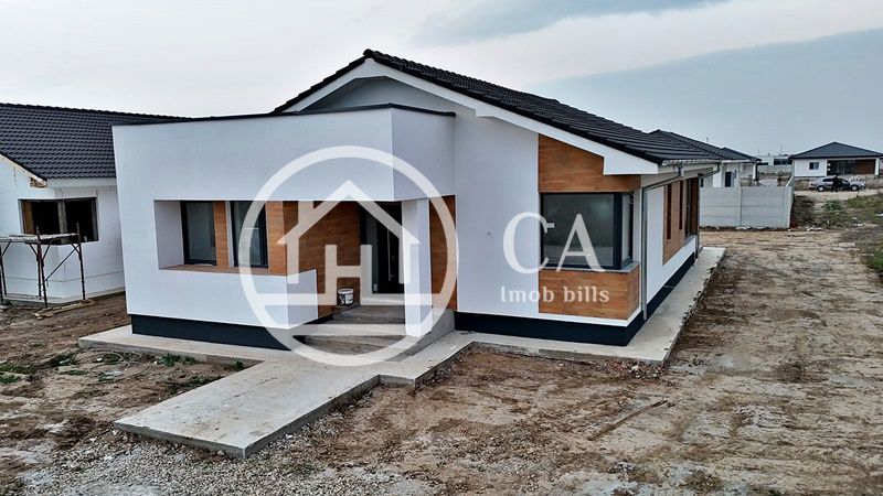 Casa de vanzare cu 4 camere in Santandrei, Bihor - Poză 1