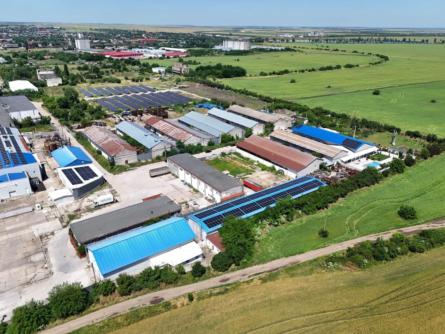 Proprietate industrială de vânzare în Caracal | Teren 18.232 mp - Poză 1