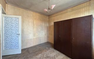 Apartament spatios, cu 4 camere in zona centrala - Poză 8