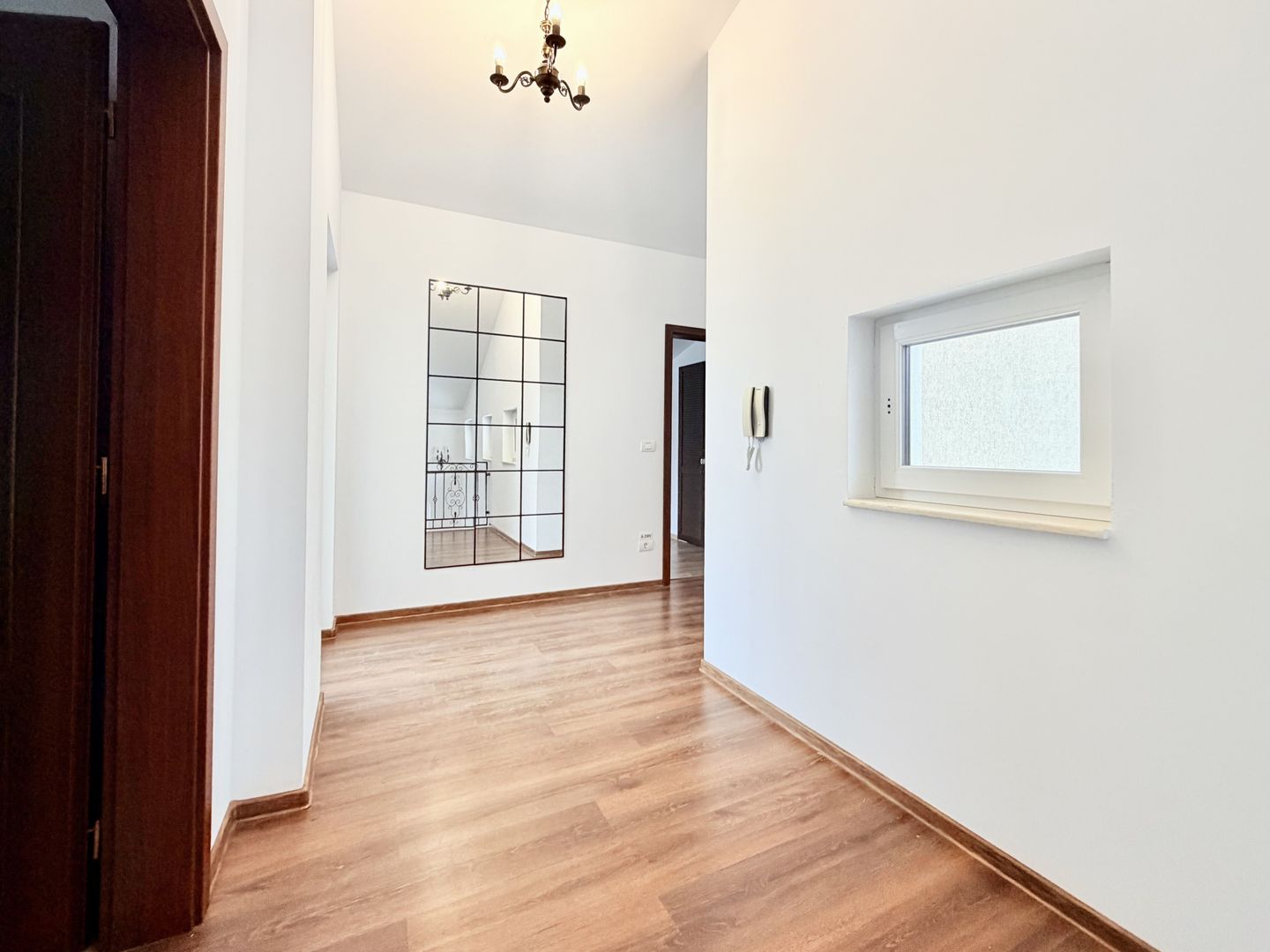 Casă de închiriat la liziera pădurii - Dumbrăvița - Poză 13