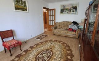 Apartament cu 2 cam D Dacia peste stradă de Biserică - Poză 3