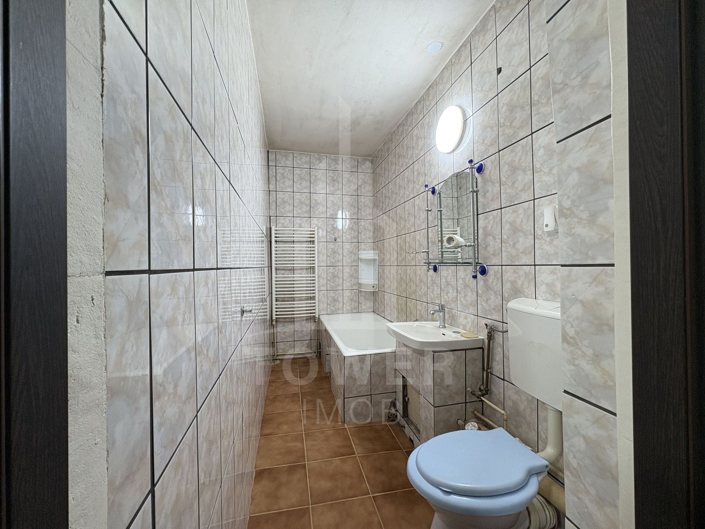 Apartament spațios cu 3 camere, 2 băi și multe avantaje - Poză 12