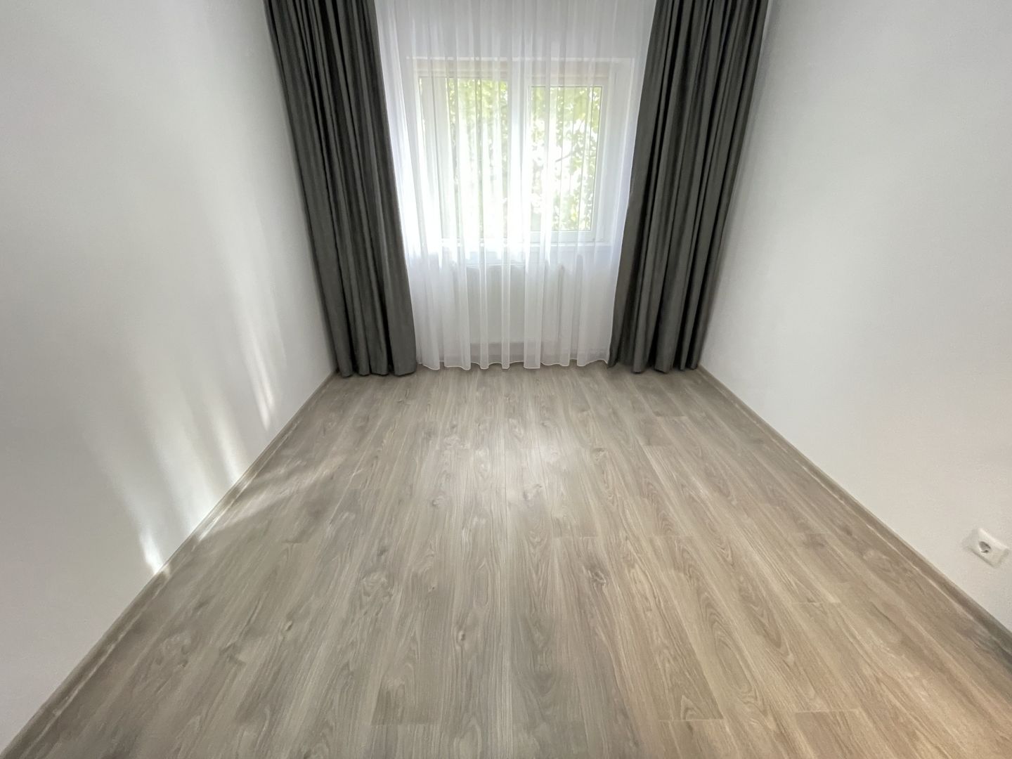 Amenajat complet, mobilat și utilat, totul nou - Poză 14