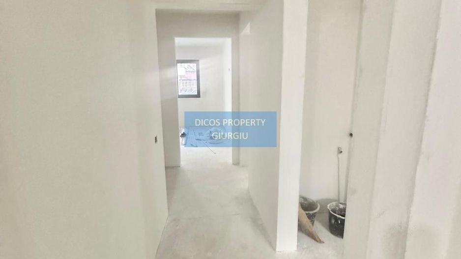 Apartament 4 camere de vânzare – Bd. București - Poză 1