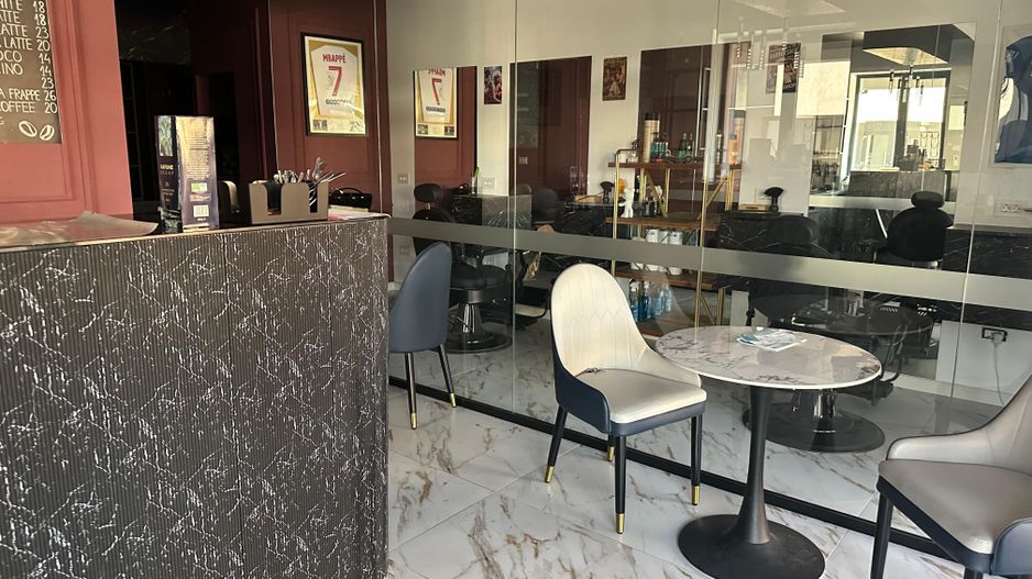 Spatiu Cafenea sau Bar cu Terasa Mare Otopeni 23August Luxor Residence - Poză 5