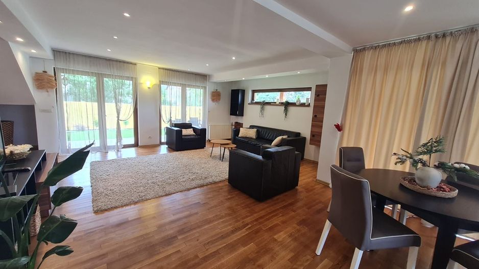 Vila spațioasă și recent renovată în Ghiroda! - Poză 56