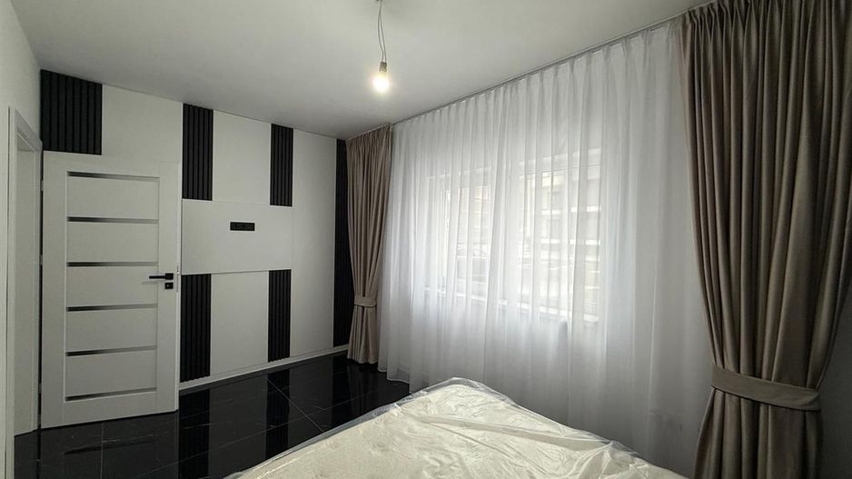 Apartament de vânzare 2 camere decomandate, mobilat și utilat - Poză 5