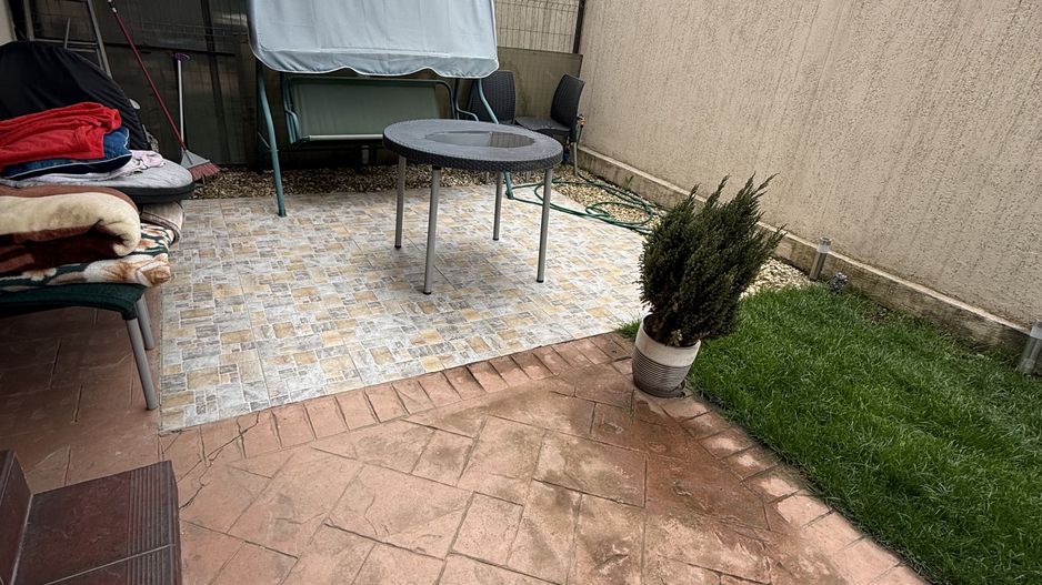 Casă înșiruită complet mobilată + curte+ 2 parcari în complex inchis! - Poză 28