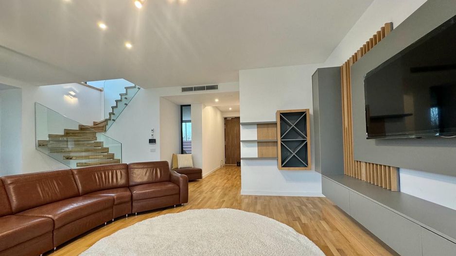 Vila de închiriat - 4 camere Matei Millo - Poză 1