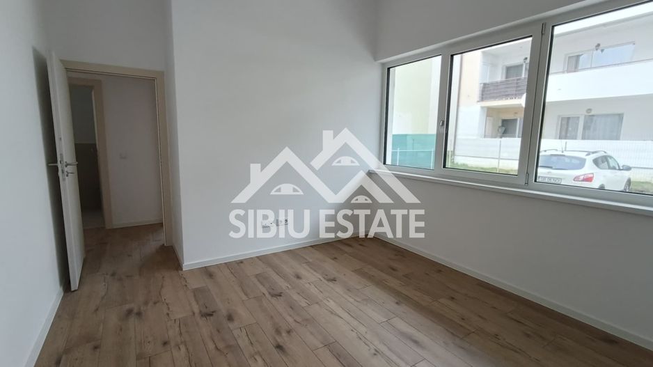 Apartament luminos, ideal locuință sau birou ,parter, 2 locuri parcare - Poză 11