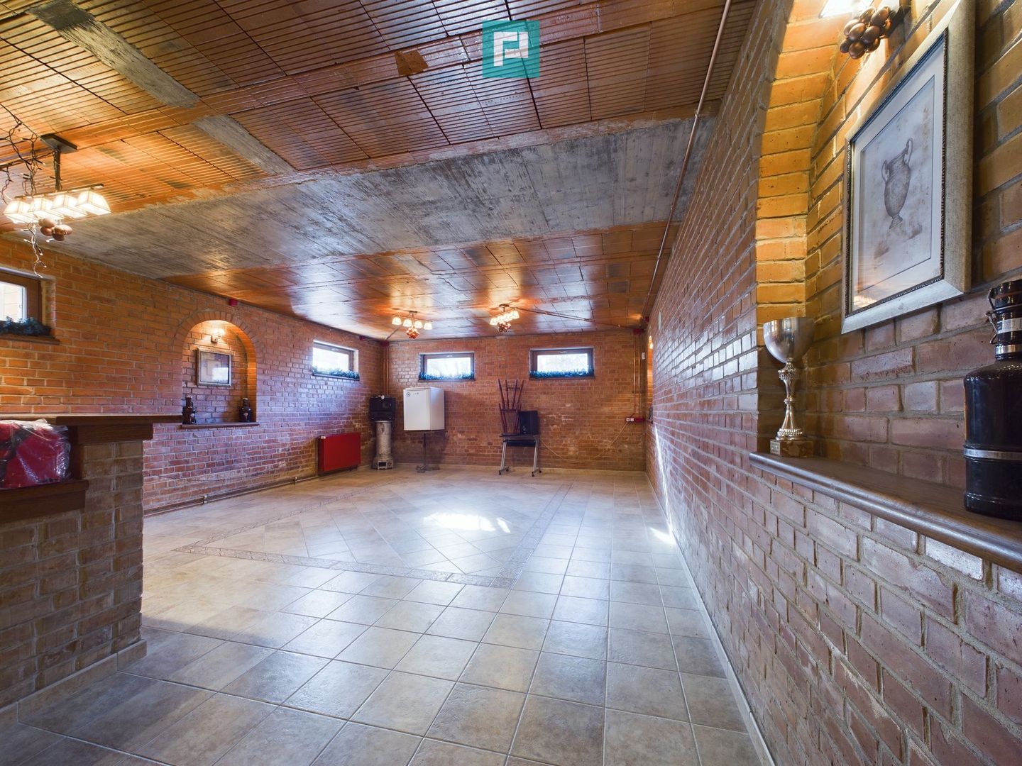 Vilă/casă cu 6 camere 400mp în Dumbrăvița - Poză 23