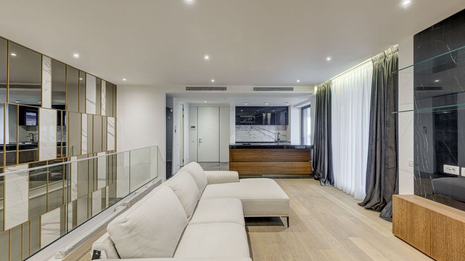 Apartament spatios 4 camere tip duplex | One Charles de Gaulle - Poză 3