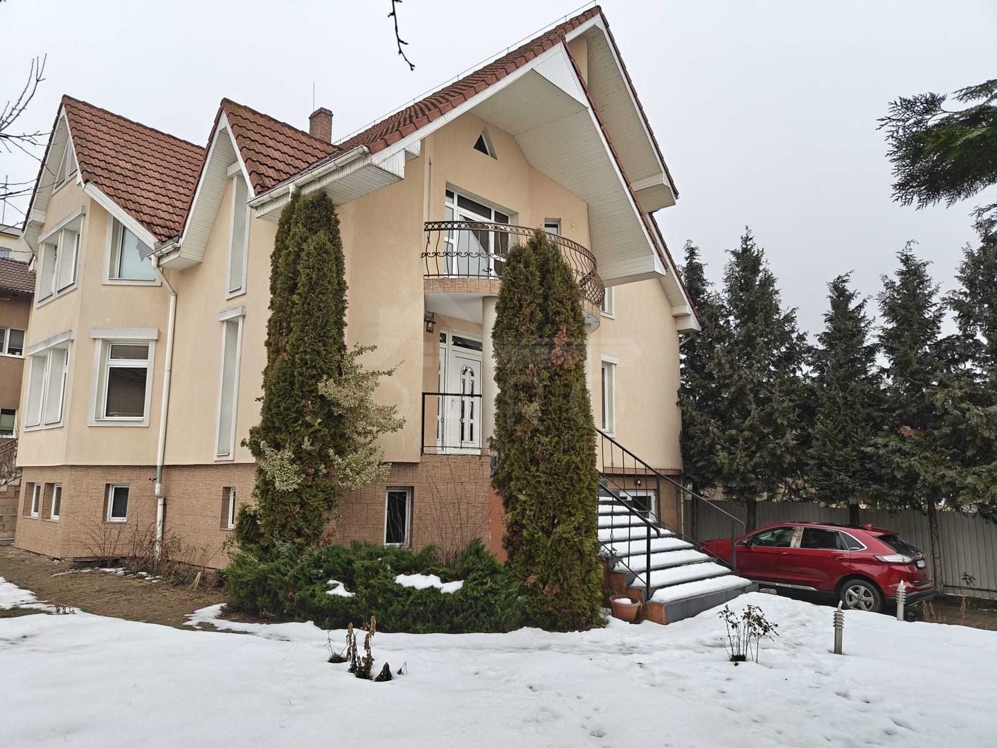inchiriez casa mare in Tudor pretabila pentru firme, birouri etc. - Poză 4