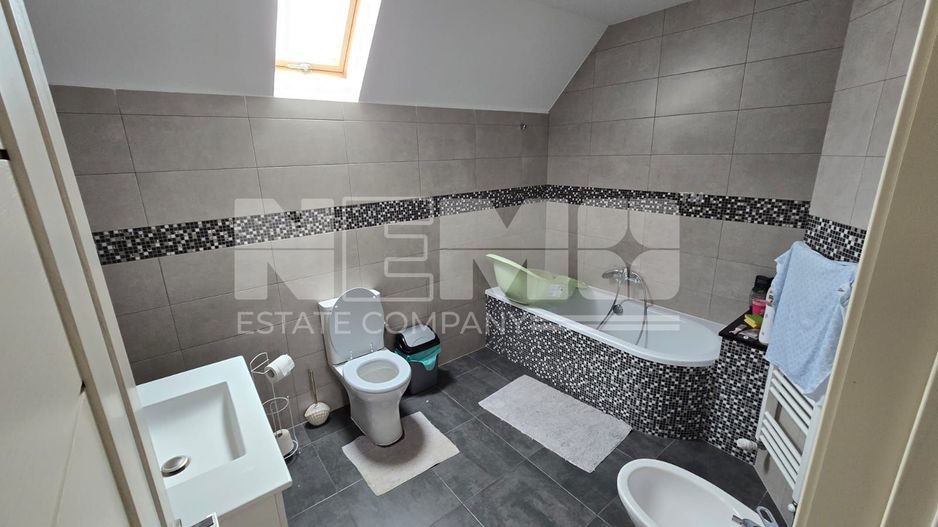 Casă spațioasă la 650000 de euro I Volovăț - Poză 9