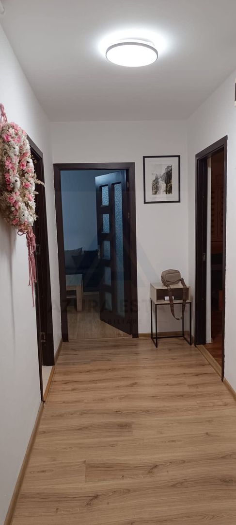 Apartament renovat 3 camere 66 mp utili 2 balcoane 2 bai zona Turnisor - Poză 12