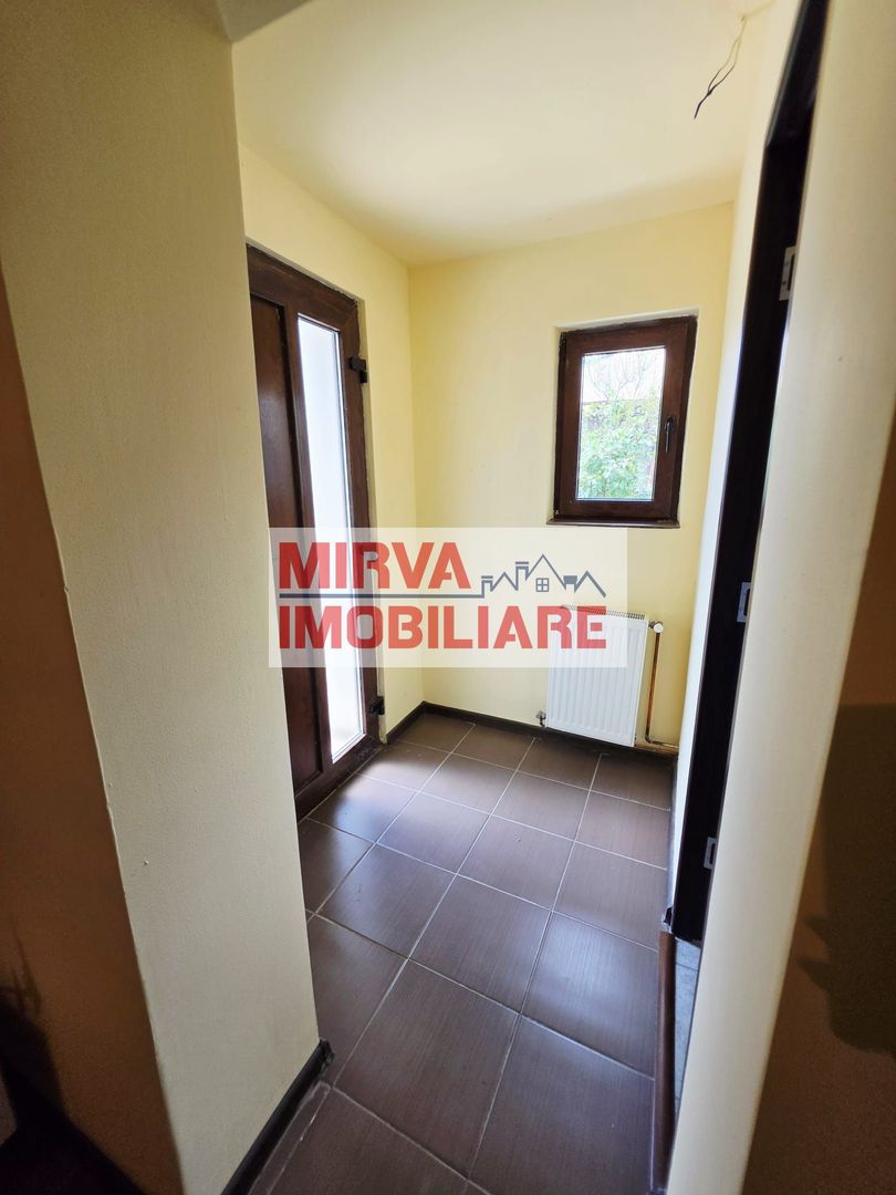 🏡 Casă renovată cu 6 camere, teren 557 mp – Berceni, Prahova - Poză 49