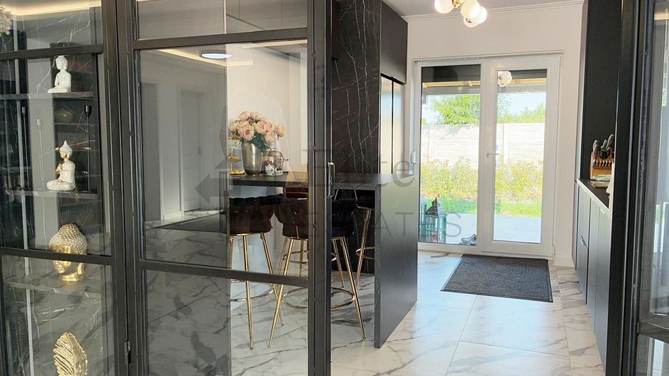 Casa premium cu 4 camere in Cartierul Episcopia din Oradea - Poză 4