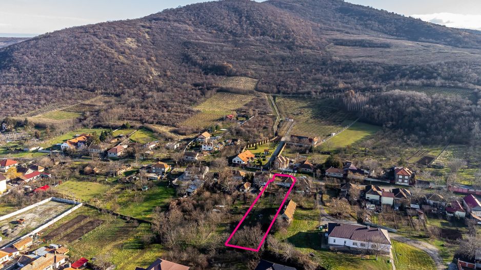 VÂNDUT! Casă cu teren generos de 1680mp pe dealul Șiriei! - Poză 2