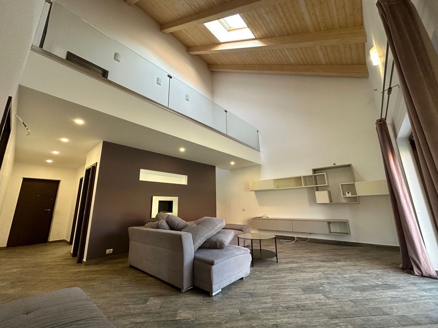 CASA SPATIOASA  CU GARAJ SI TEREN DE 600 MP - Poză 24