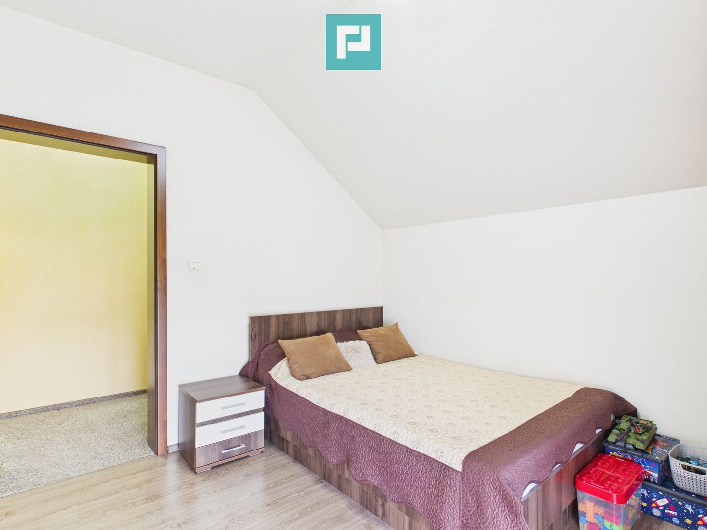 Casă cu 5 camere și teren 562 mp, Curtici - Poză 12