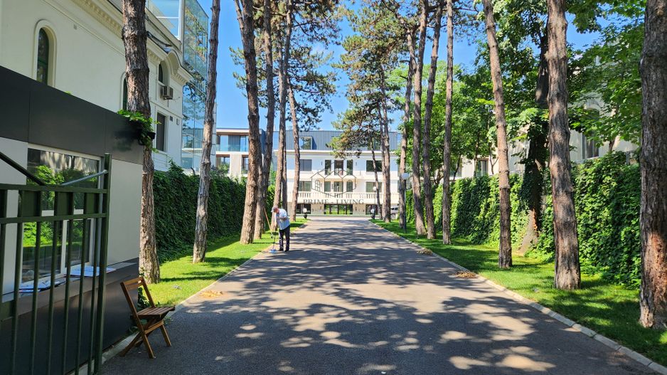 APARTAMENT DE LUX CU 5 CAMERE APROAPE DE BULEVARD KISELELFF - Poză 1