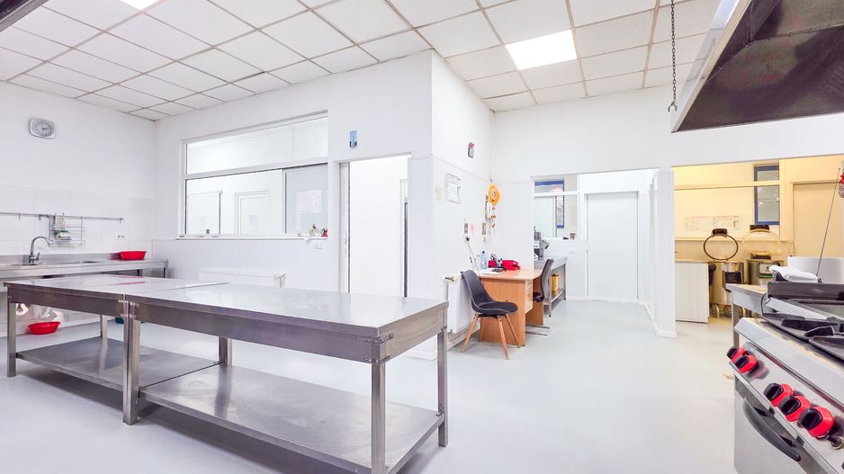 Spațiu industrial–afacere catering la cheie, teren&hală 750 mp S+P+1E - Poză 7