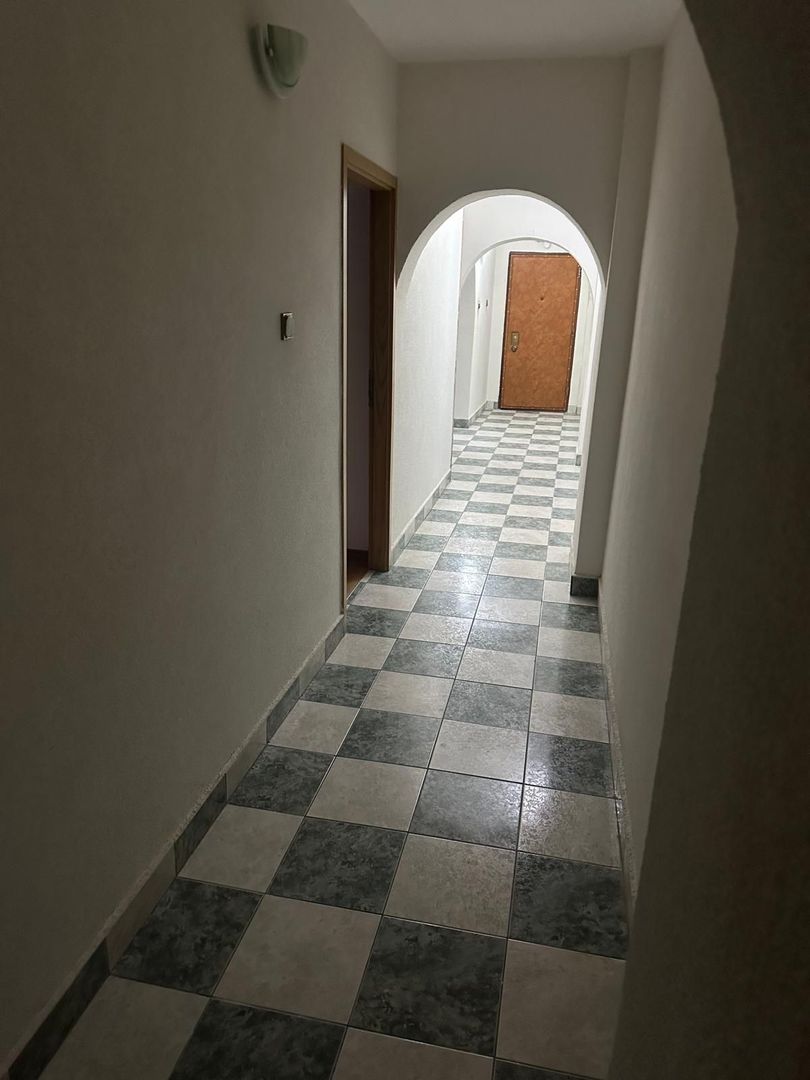 ageuropa.ro vinde apt. cu 4 cam. RENOVAT, 106mp, etaj 1 în zona SOARELUI. - Poză 12