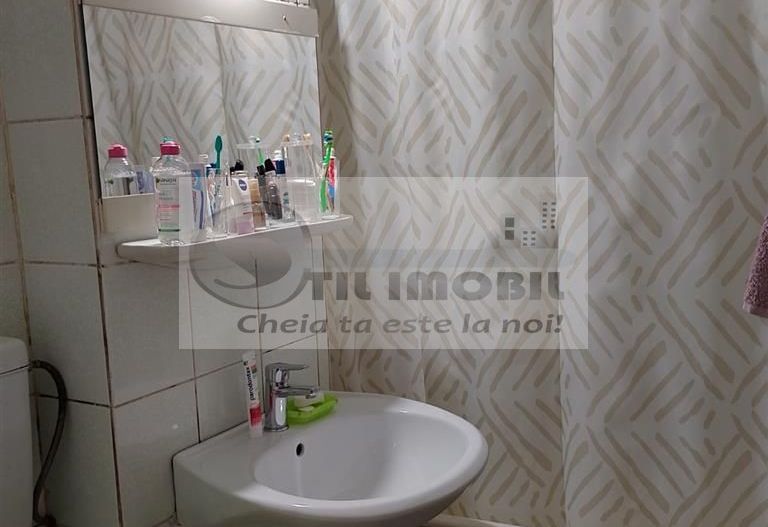 Apartament 2 camere decomandat mobilat Alexandru cel Bun 90000 euro - Poză 5