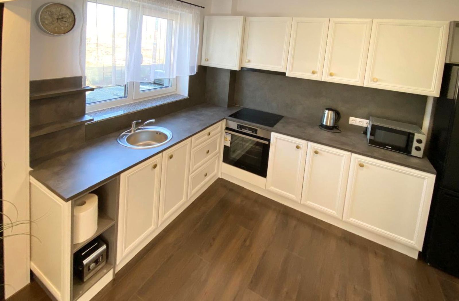 Apartament modern cu 2 camere pereți retractabili terasă parcare și boxă - Poză 9