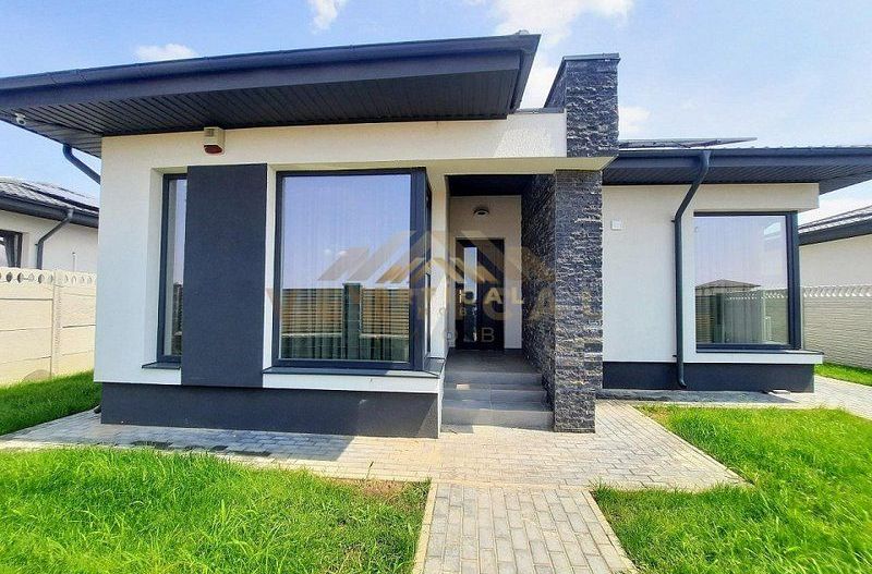 Casa cu panouri fotovoltaice - comuna Berceni - Poză 2