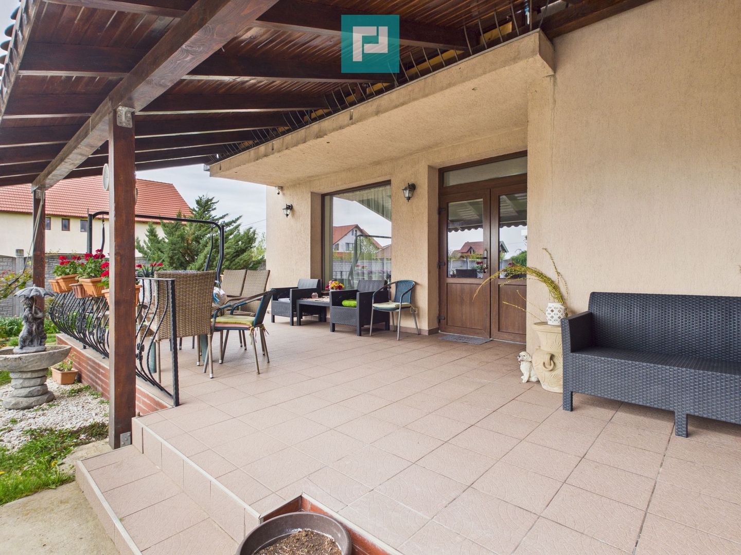 Vilă cu 6 camere și teren generos în Șagu - Poză 5