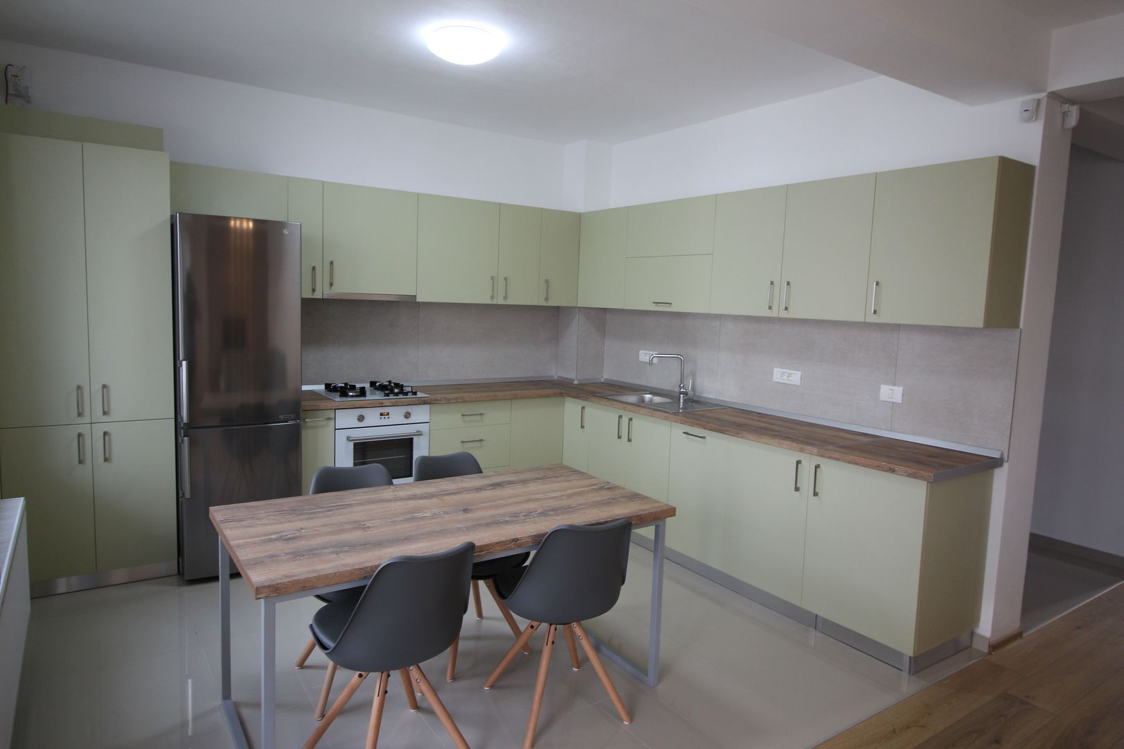 APARTAMENT DEOSEBIT - Poză 4