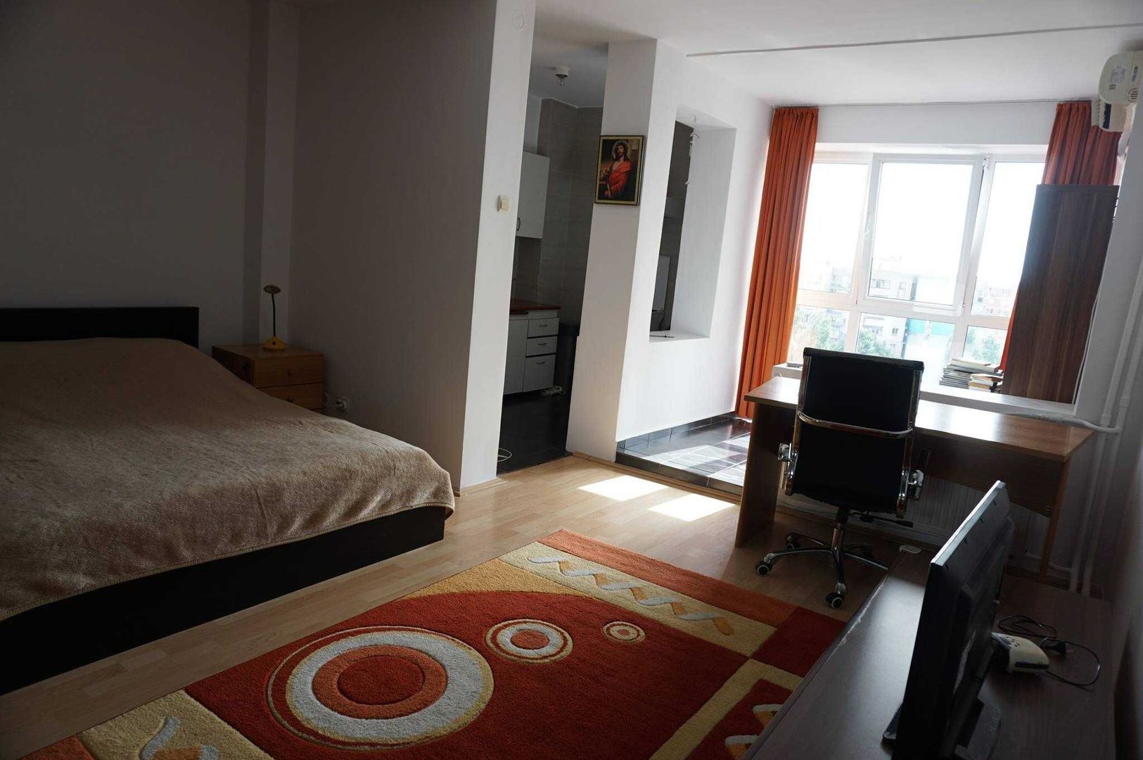 Garsoniera spatioasa, 5 min metrou Titan, vedere panoramica, moderna - Poză 2