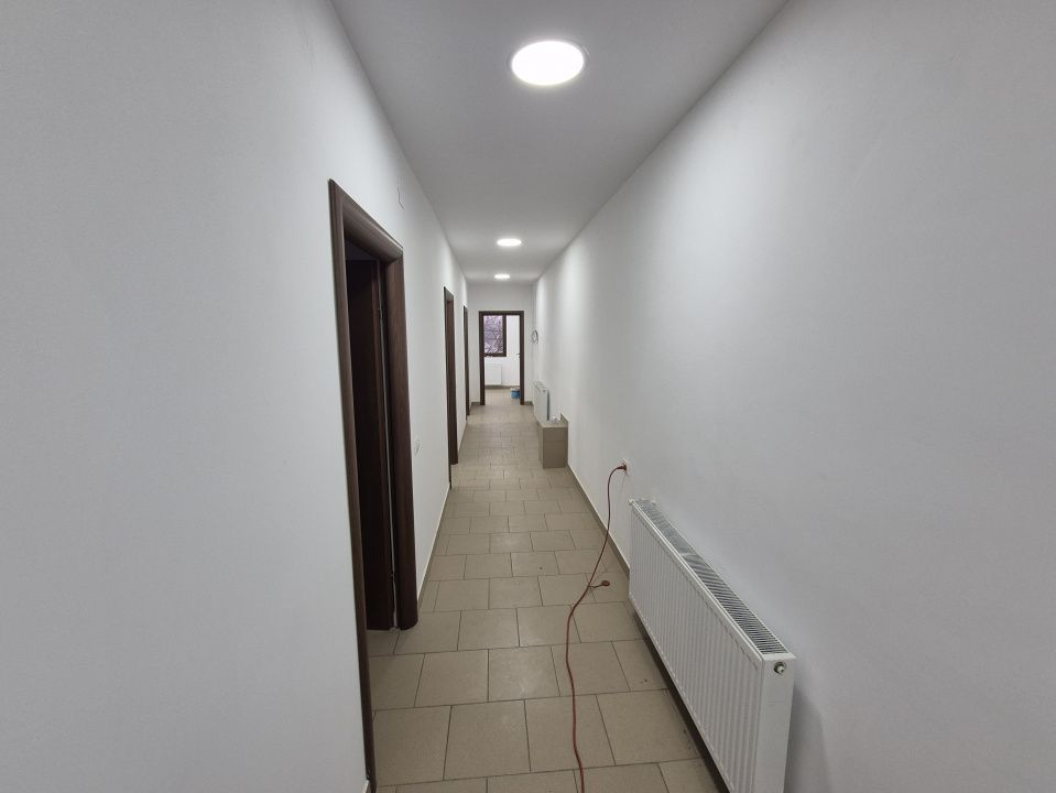 Spatiu de birouri generos - Poză 7
