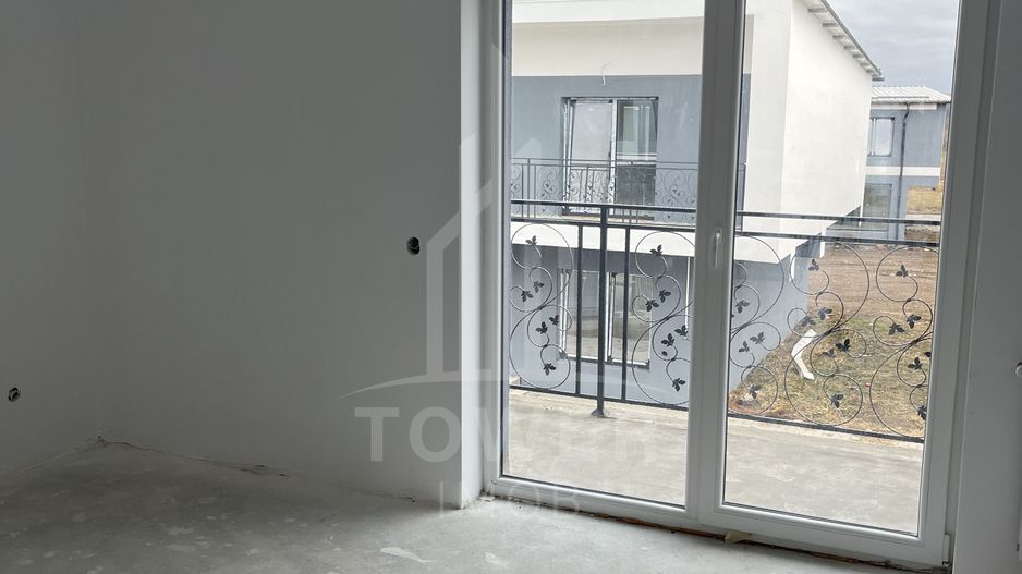 /// Casa de vanzare la intrare in Rasinari! /// - Poză 12