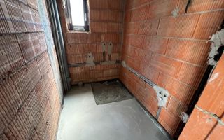 Casă individuală cu garaj , curte generoasă - Poză 5