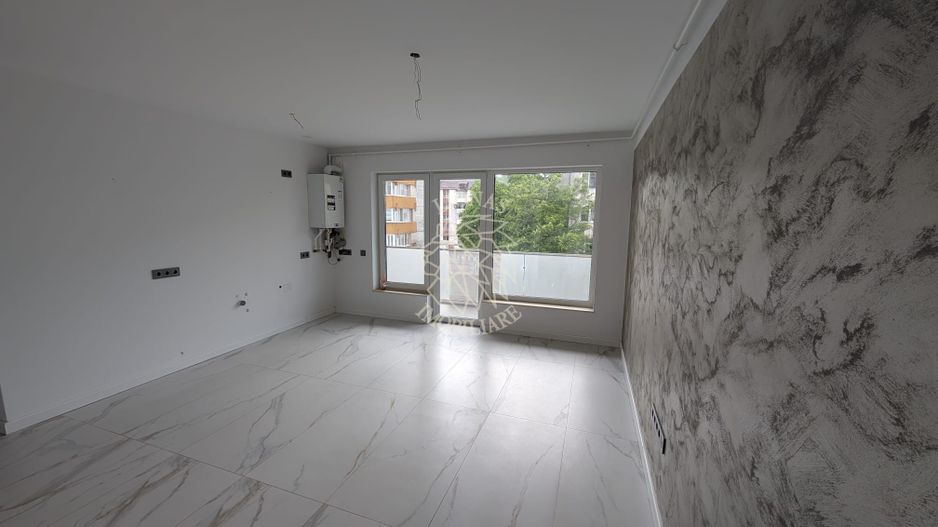 Spatiu comercial 2 camere 50 mp-balcon-parcare- Zona Han - Poză 1