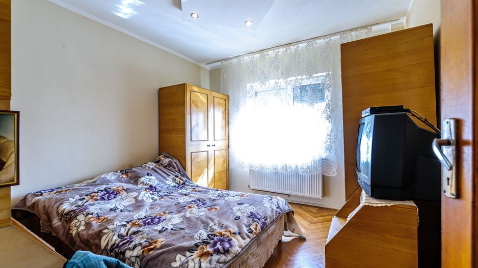 Apartament cu 3 camere la bloc - Poză 5