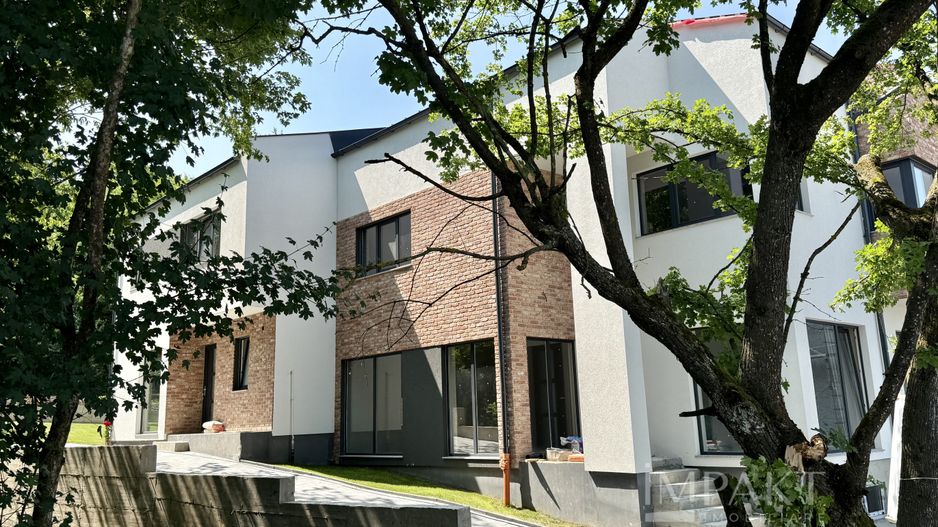 Case cuplate la liziera padurii , ideale pentru 2 familii ! - Poză 1