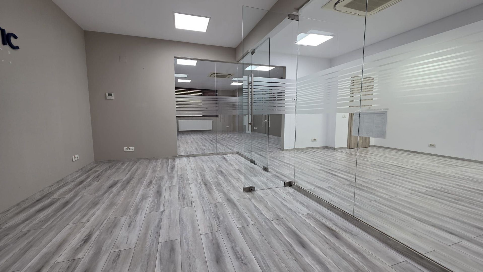 B-dul Mamaia - zona Delfinariu | Spațiu ideal pentru birou | 80mp - Poză 2