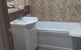 Apartament cu 3 camere si balcon - zona Podu Ros - 450€ - Poză 6