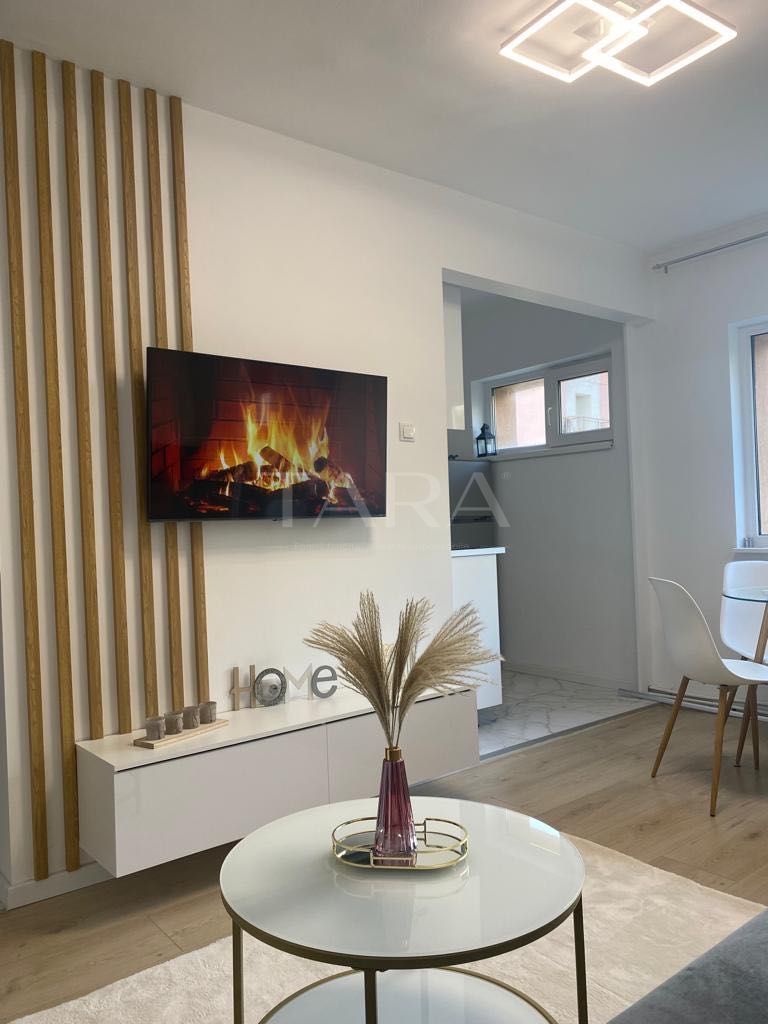 Apartament cu 1 cameră, complet renovat, ideal pentru investiție. - Poză 1