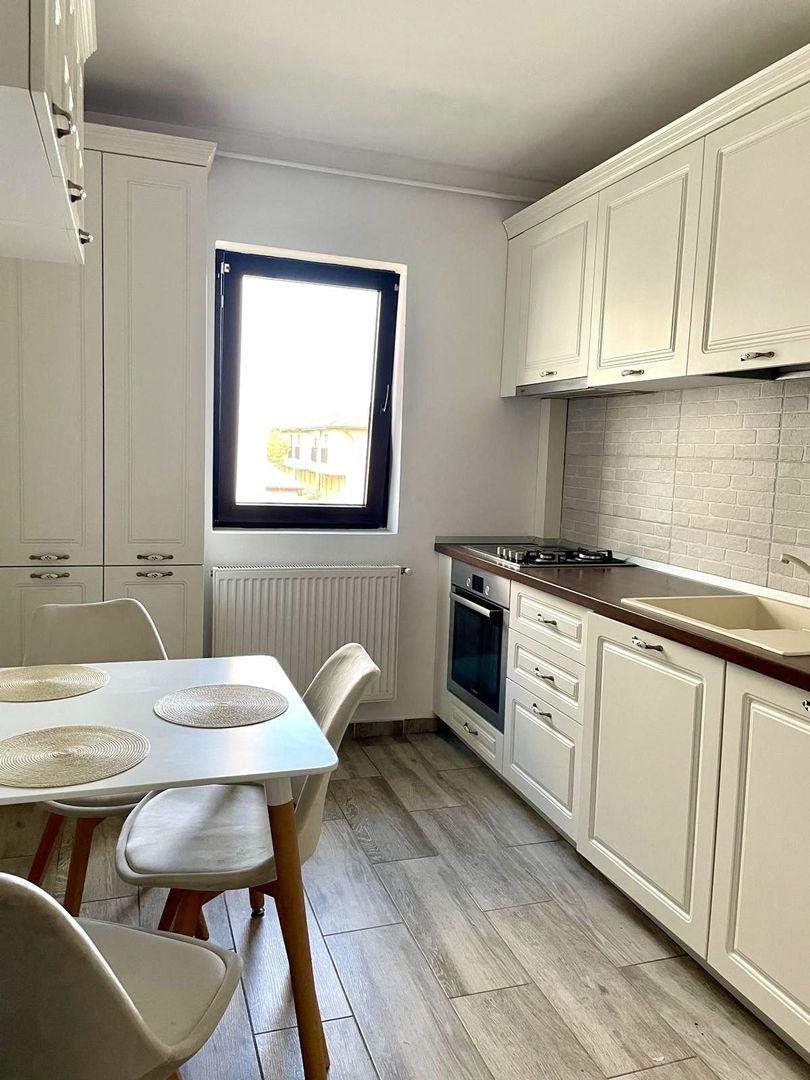 APARTAMENT IN VILA - Poză 4