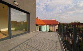 Casa zona Lunei, 5 camere + 3 bai, centrala proprie, rezidential sau birouri ! - Poză 25