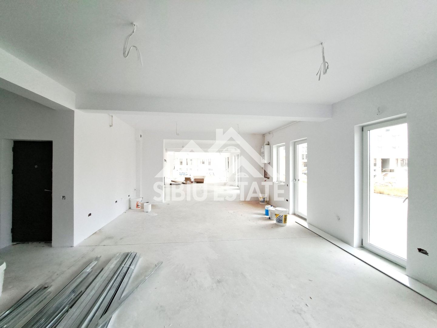 Spatiu comercial 190 mp vitrine la strada, dublu acces, parcari - Poză 8