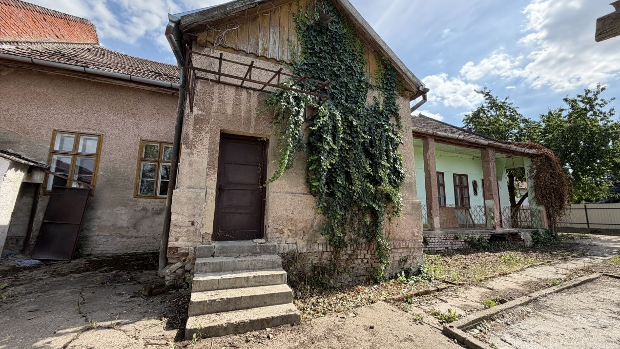 Casă de renovat cu teren 557 mp, central Str. Gh. Barițiu - Carei - Poză 7